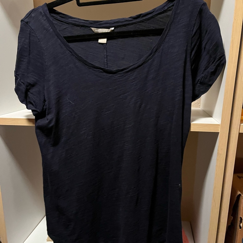 Banana Republic black tee